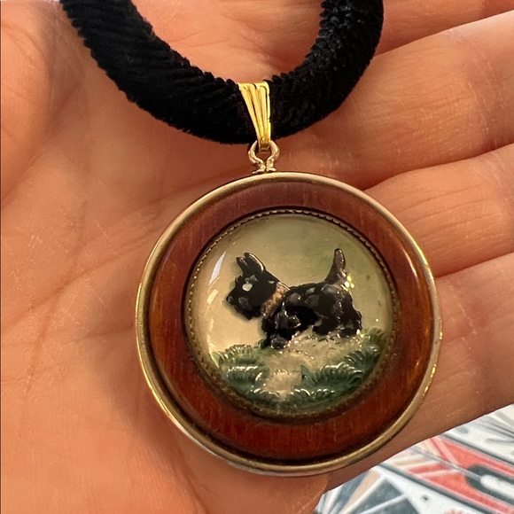 Antique Essex Crystal Reverse Painted Scottie Dog Pendant on Black Velvet Choker - Picture 5 of 11